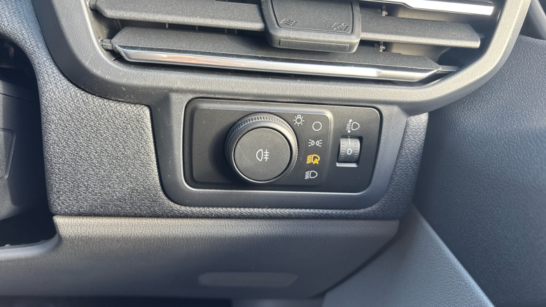 Ford Tourneo Custom 320 L2 Diesel Fwd 2.0 EcoBlue 136ps H1 Titanium 8 seater Auto